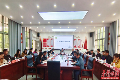 会同县名师工作室首席名师座谈会在县教师发展中心召开